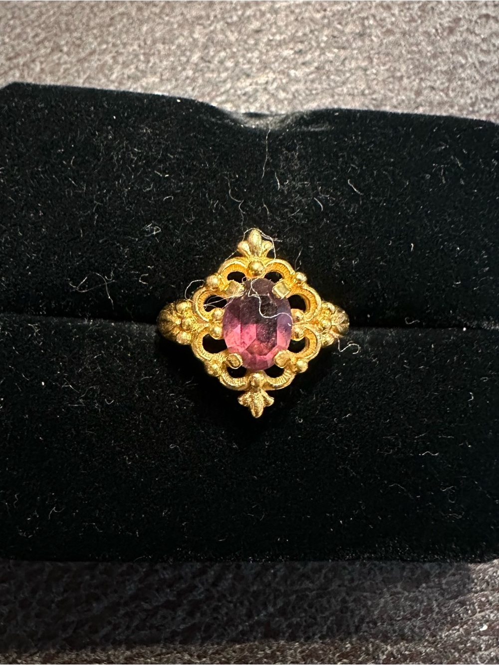 Avon 1977 Venetian Lace Size 5 Purple Faux Amethyst Ring